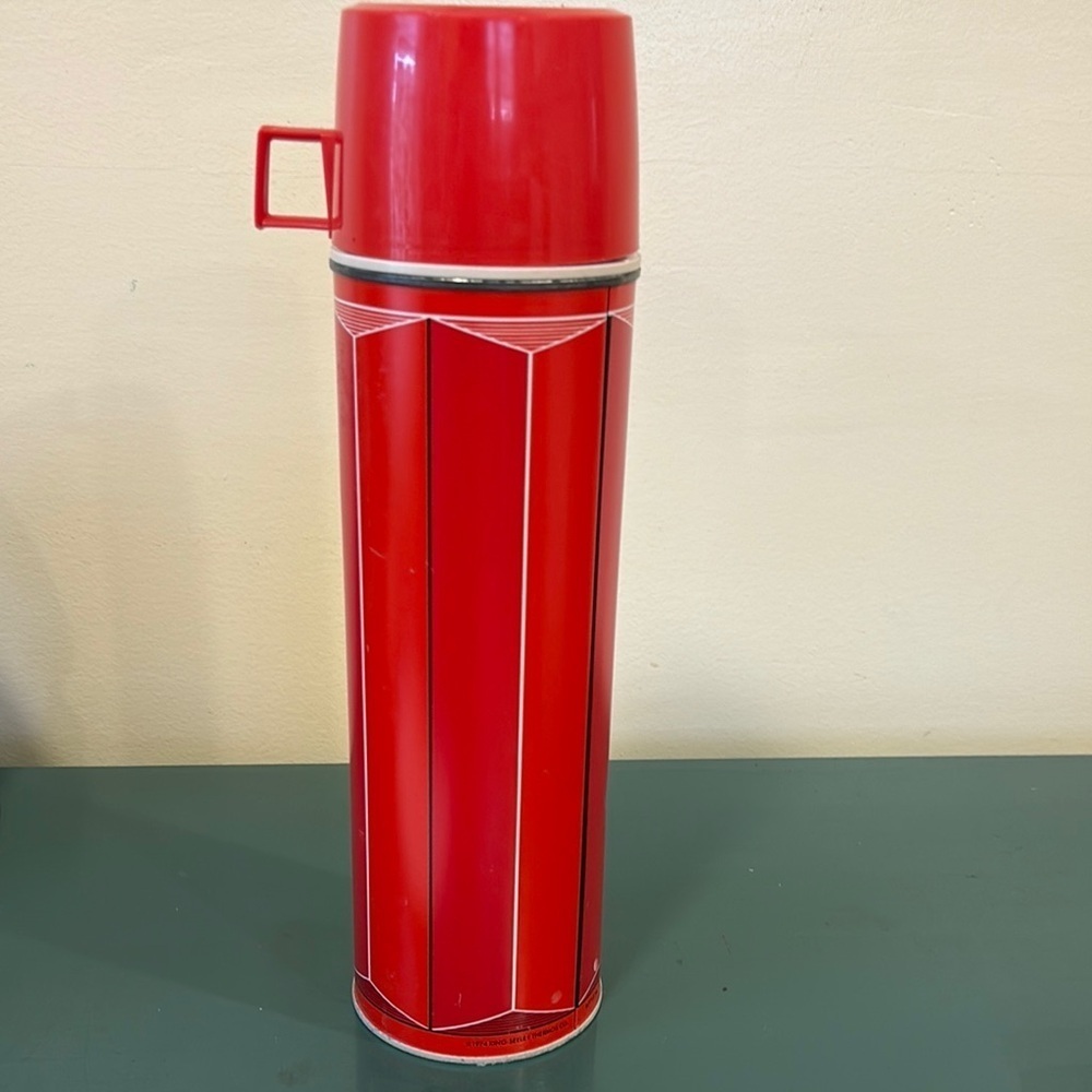 Vintage 1974 King Seeley Red Insulated Thermos. 32oz